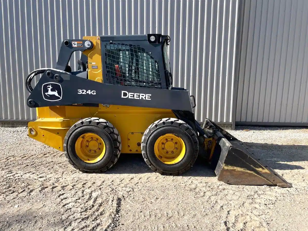 John Deere 324G